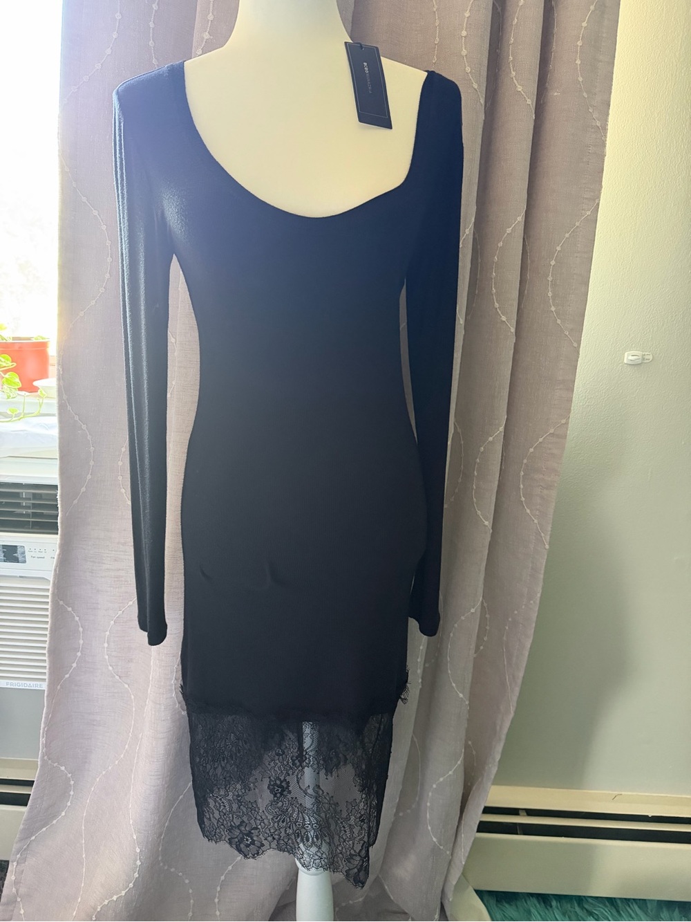 BCBG MAXAZRIA Women's Black Knit Long Sleeve Lace-Hem Dress